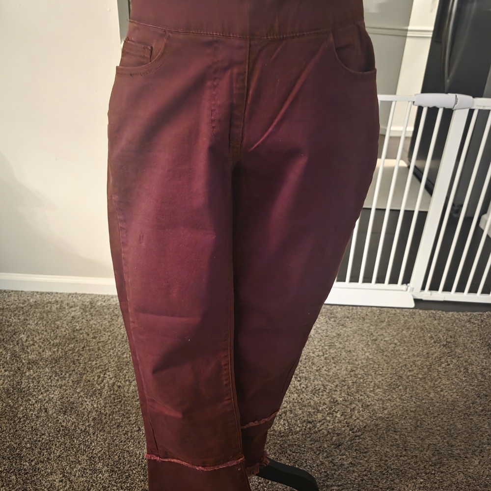 Women's Cropped Pants in Burgundy - Comfortable Ankle-Length